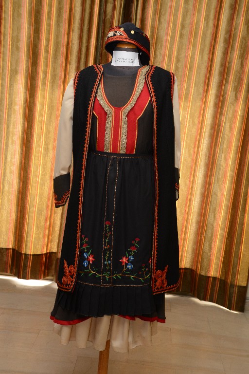 Η γυναικεία φορεσιά της Χειμάρας (Βόρειας Ηπείρου)